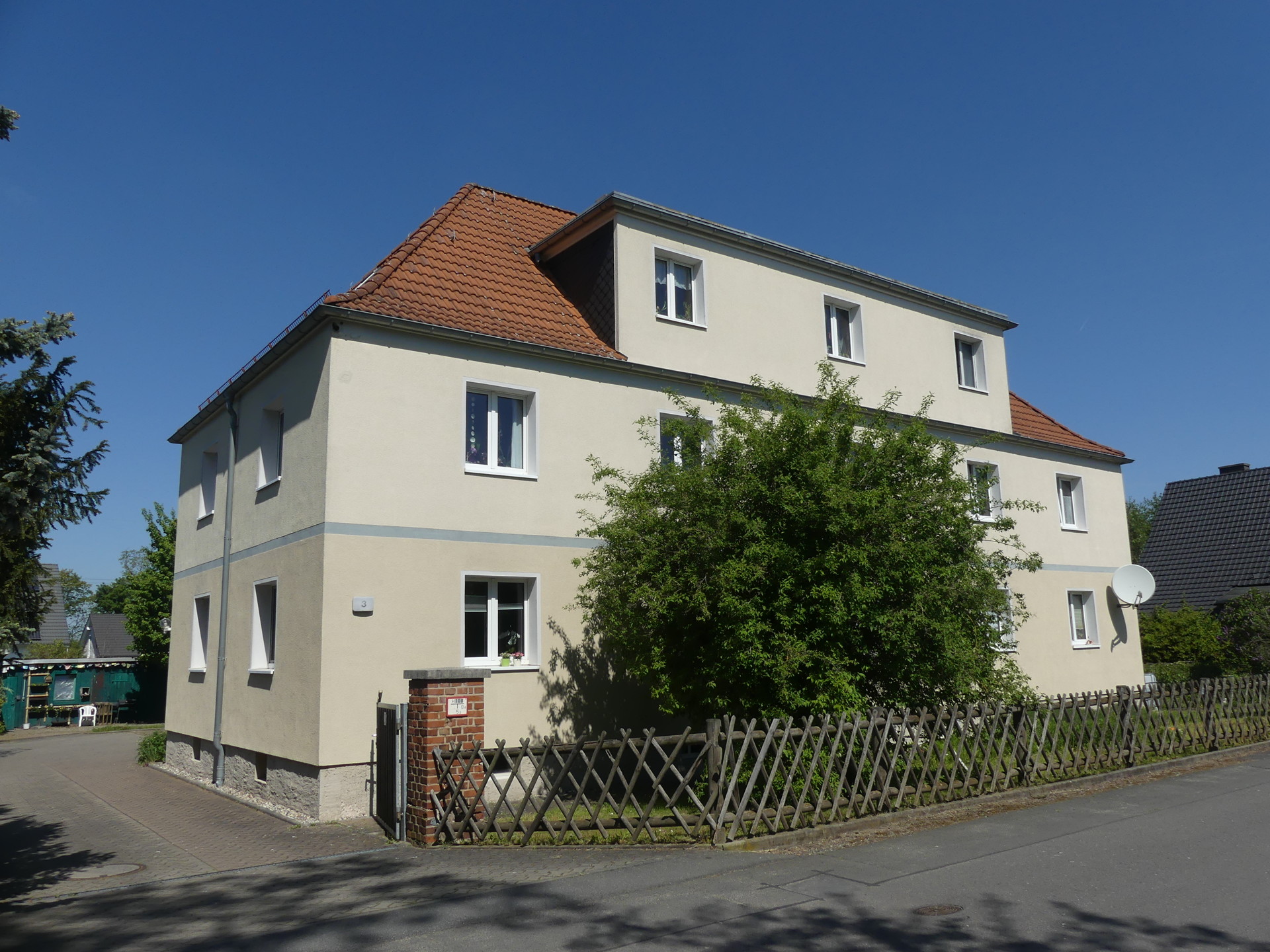 Voll vermietetes Mehrfamilienhaus auf großem Grundstück in Coswig Neusörnewitz
